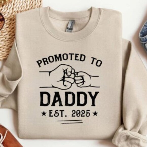 Promoted to Daddy NEW tan Father's Day crewneck sweatshirt - Picture 1 of 1